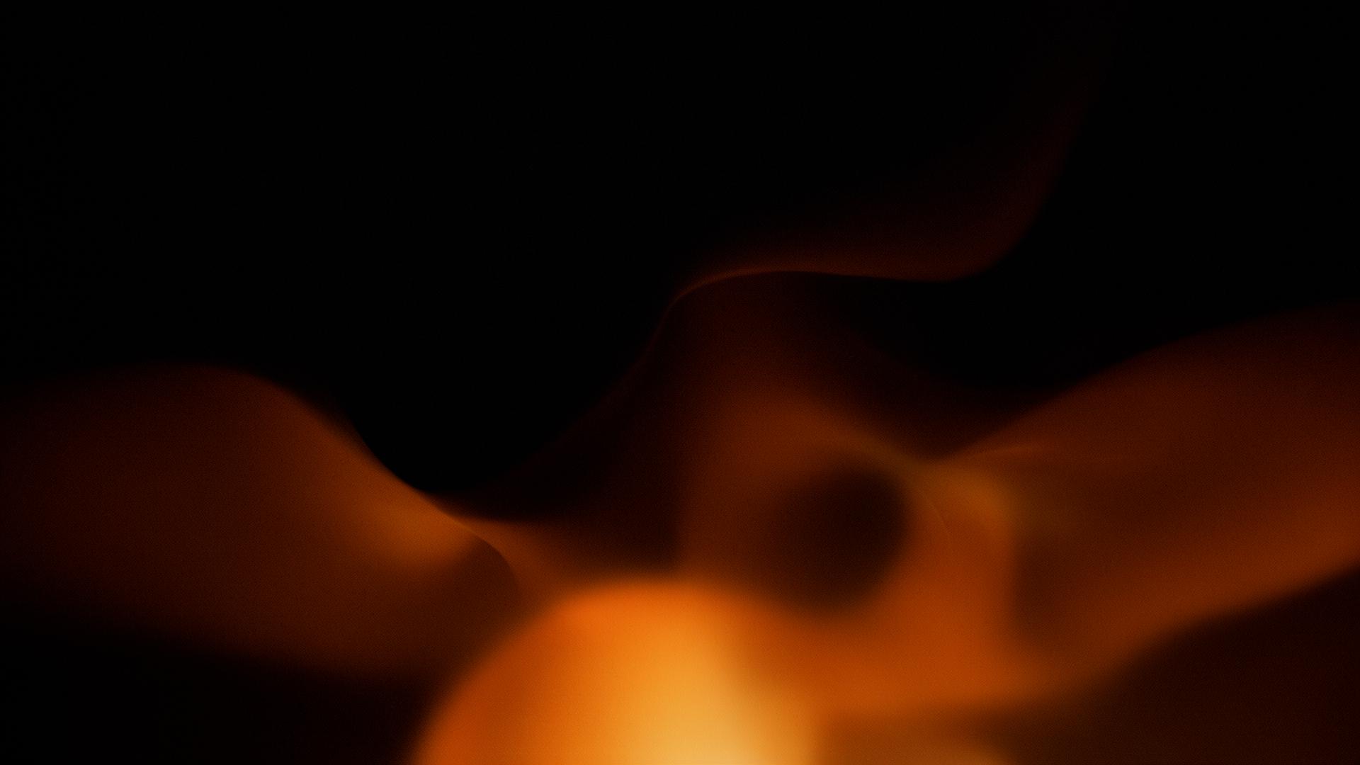 Abstrakte warme Lichtformen im Dunkeln
